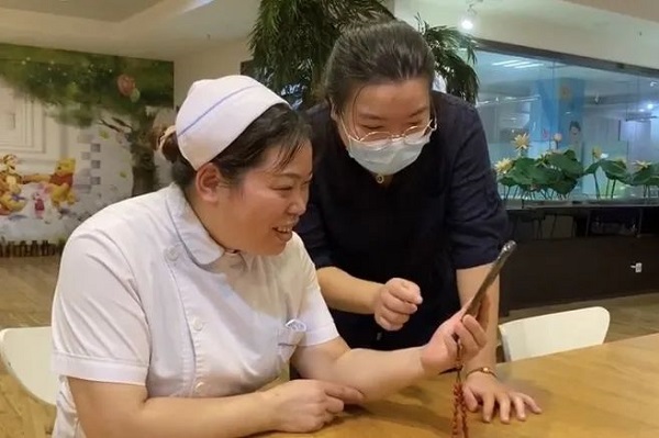 媽媽“雙線”戰(zhàn)疫，女兒報考醫(yī)學(xué)專業(yè)被錄取