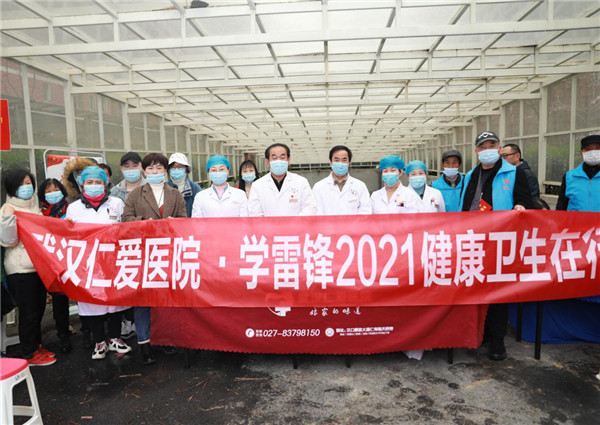 硚口區(qū)衛(wèi)生健康執(zhí)法大隊(duì)黨支部書記、大隊(duì)長(zhǎng)劉學(xué)親臨現(xiàn)場(chǎng)指導(dǎo)